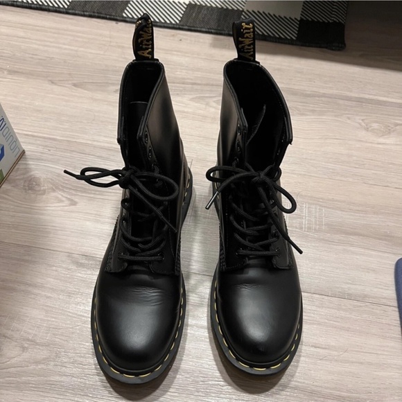 Dr Martens Lace Up Boots SIZE 41 (US W 9) - Picture 1 of 5